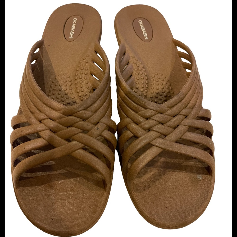 OKABASHI GOLD/BRONZE COLORED WOVEN SLIP ON SANDALS, SIZE 8-9
